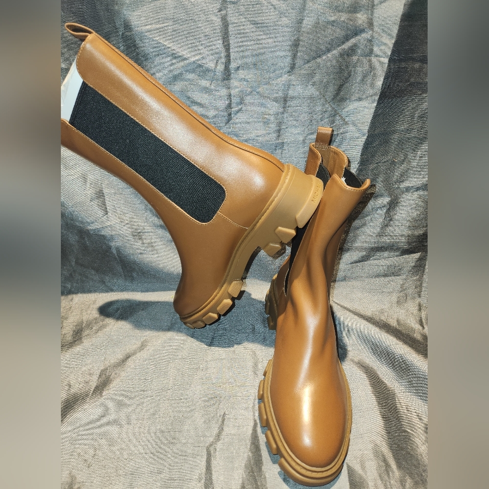 Michael Kors Ridley Ankle Boots in Camel Brown, Size 6